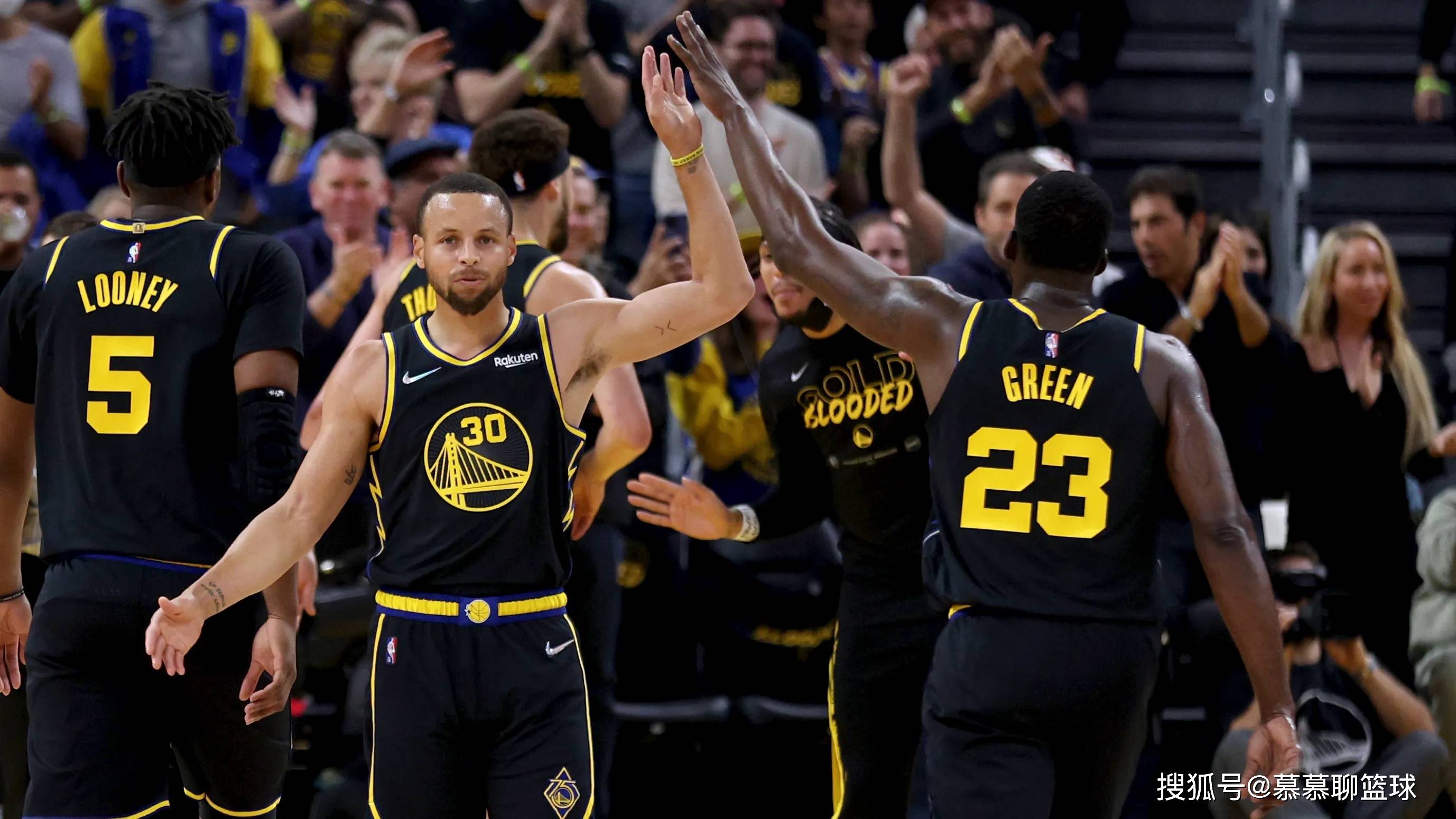 指向主帅席 指向主帅席